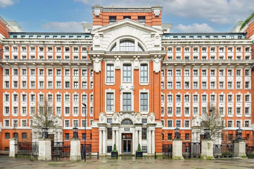 2 bed 1st Floor Flat for rent in London. From Christopher Charles