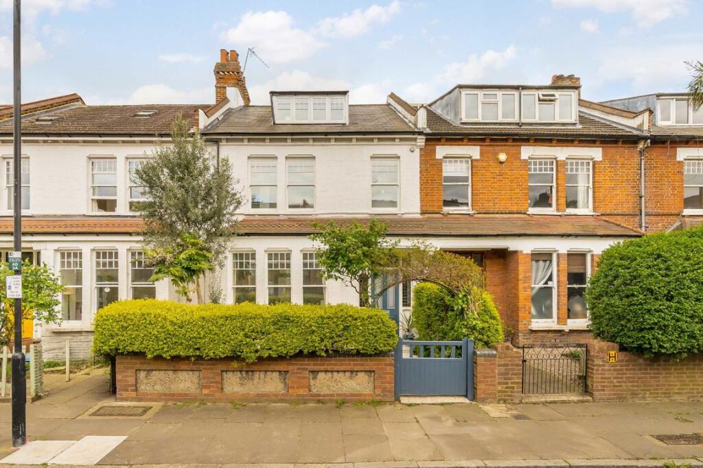 5 bed Detached for rent in Hornsey. From Christopher Charles