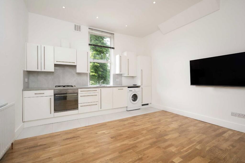 2 bed 1st Floor Flat for rent in London. From Christopher Charles
