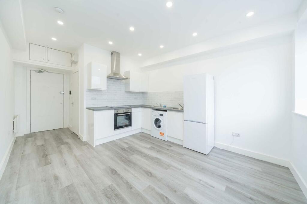 4 bed Studio for rent in Stoke Newington. From Christopher Charles 4 bed Studio for rent in Stoke Newington. From Christopher Charles