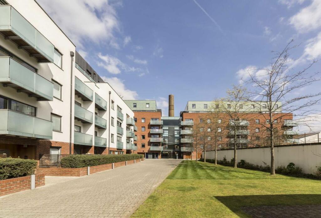 1 bed 1st Floor Flat for rent in London. From Christopher Charles