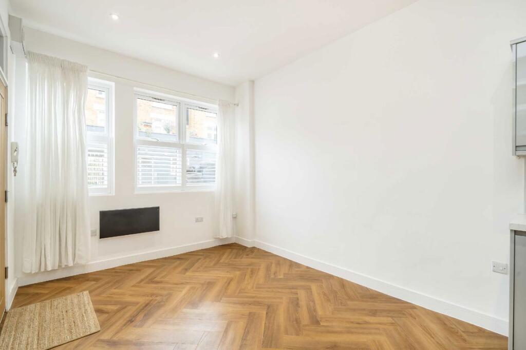 1 bed 1st Floor Flat for rent in London. From Christopher Charles