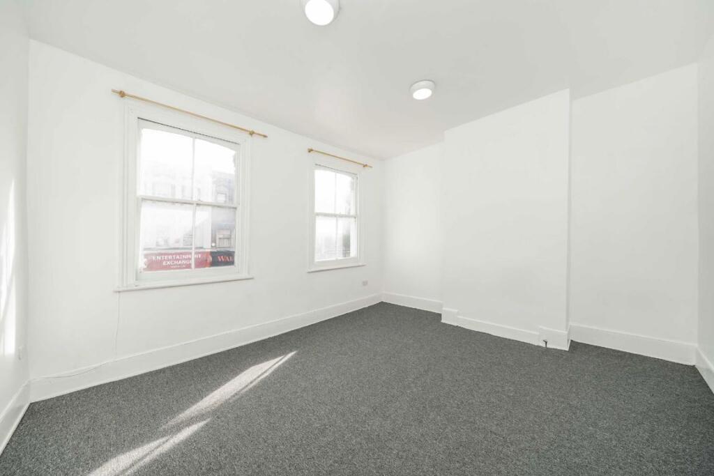 3 bed 1st Floor Flat for rent in London. From Christopher Charles