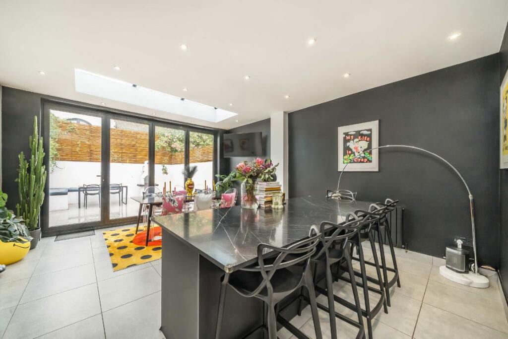 3 bed Detached for rent in London. From Christopher Charles