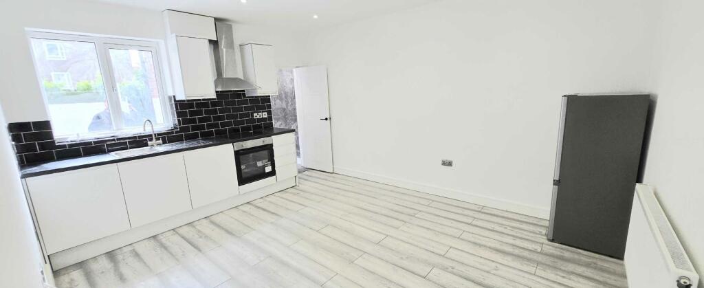 1 bed 1st Floor Flat for rent in London. From Christopher Charles