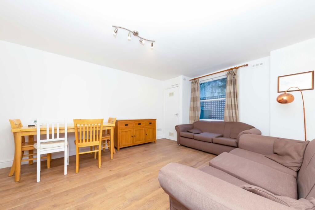2 bed 1st Floor Flat for rent in London. From Christopher Charles