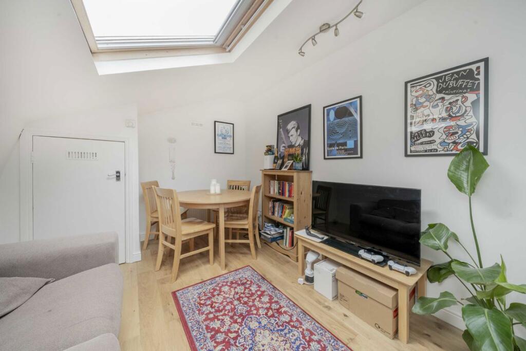 2 bed 1st Floor Flat for rent in Stoke Newington. From Christopher Charles