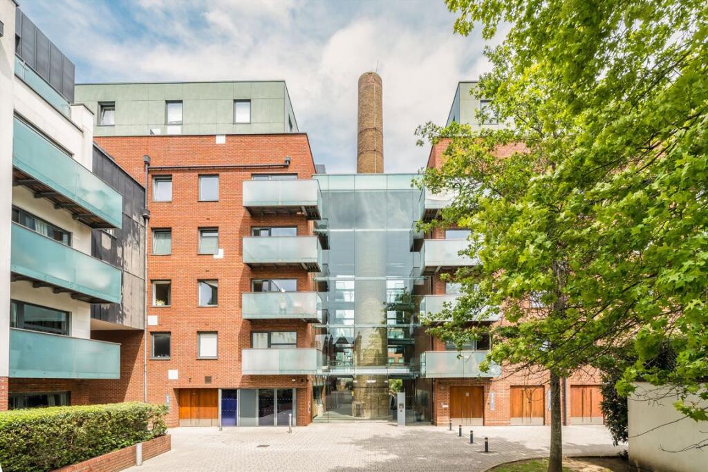 3 bed 1st Floor Flat for rent in Stoke Newington. From Christopher Charles 3 bed 1st Floor Flat for rent in Stoke Newington. From Christopher Charles