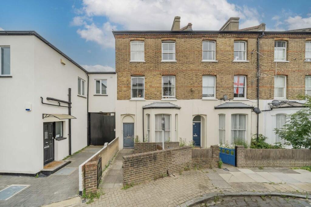 4 bed 1st Floor Flat for rent in Stoke Newington. From Christopher Charles 4 bed 1st Floor Flat for rent in Stoke Newington. From Christopher Charles
