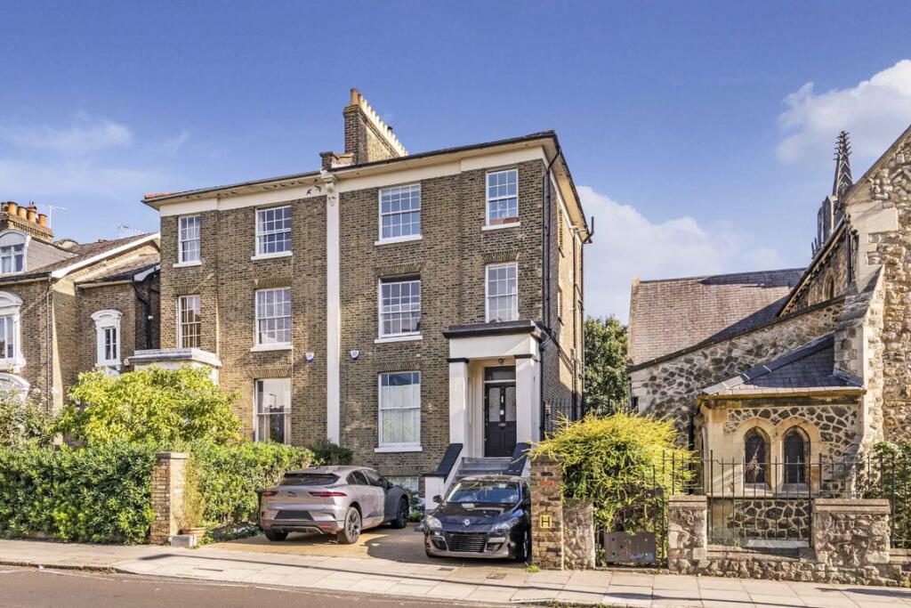 1 bed 1st Floor Flat for rent in London. From Christopher Charles