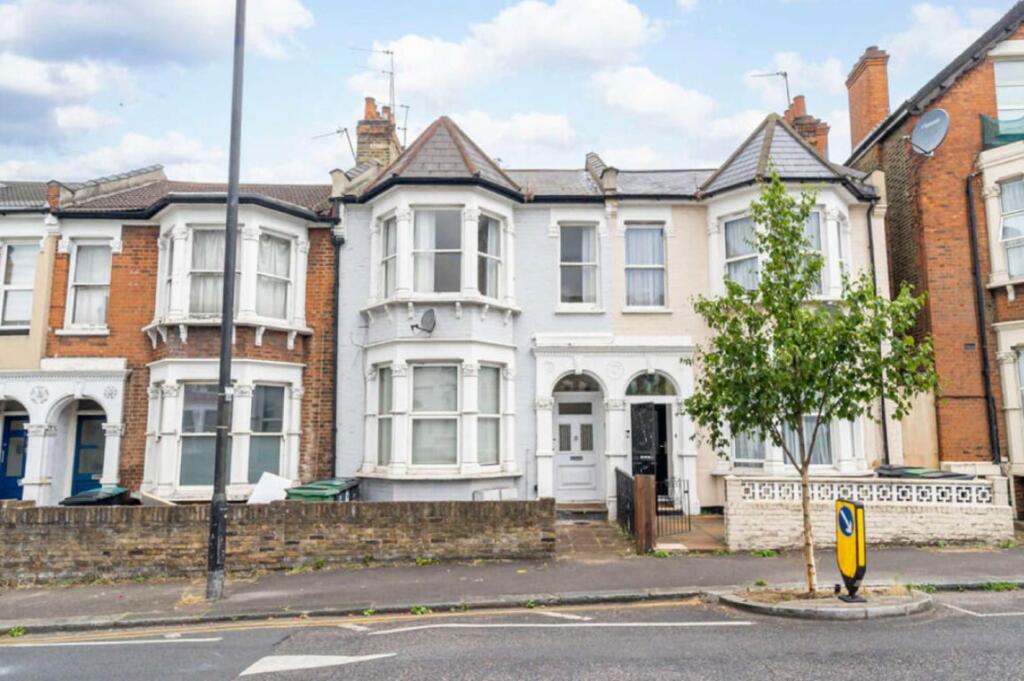 1 bed 1st Floor Flat for rent in London. From Christopher Charles