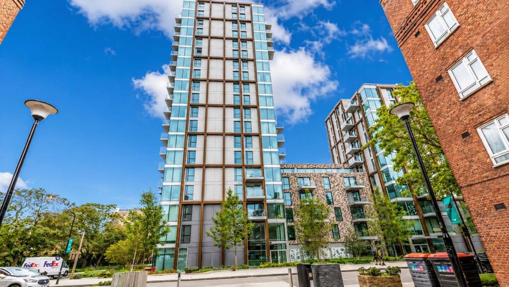 1 bed 1st Floor Flat for rent in London. From Christopher Charles
