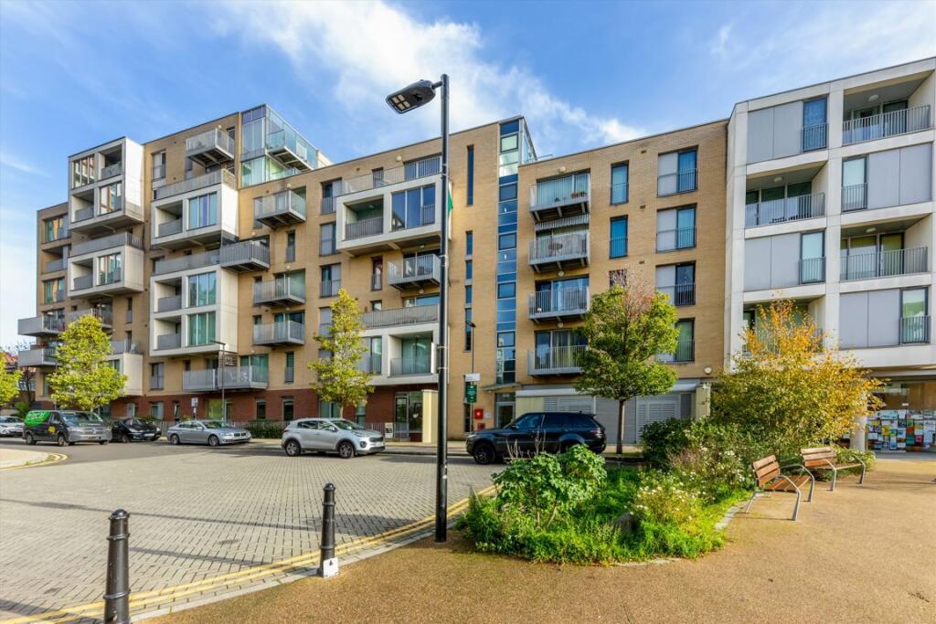 1 bed 1st Floor Flat for rent in London. From Christopher Charles