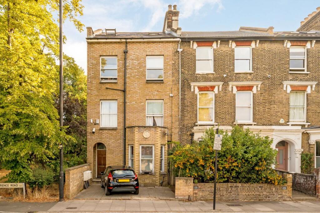 2 bed 1st Floor Flat for rent in London. From Christopher Charles