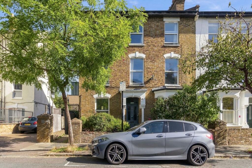 2 bed 1st Floor Flat for rent in London. From Christopher Charles