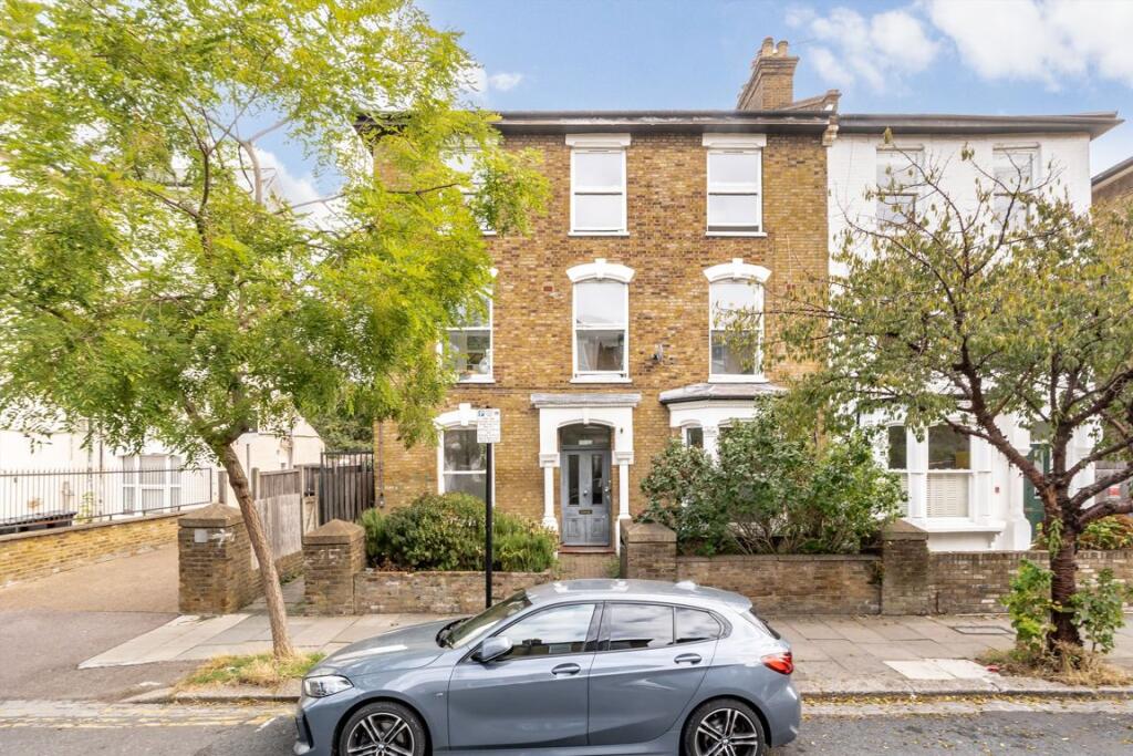 3 bed 1st Floor Flat for rent in London. From Christopher Charles