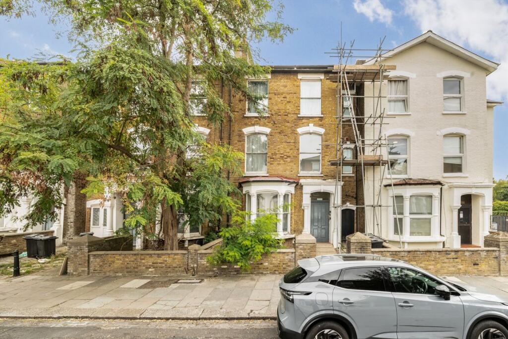 2 bed 1st Floor Flat for rent in London. From Christopher Charles