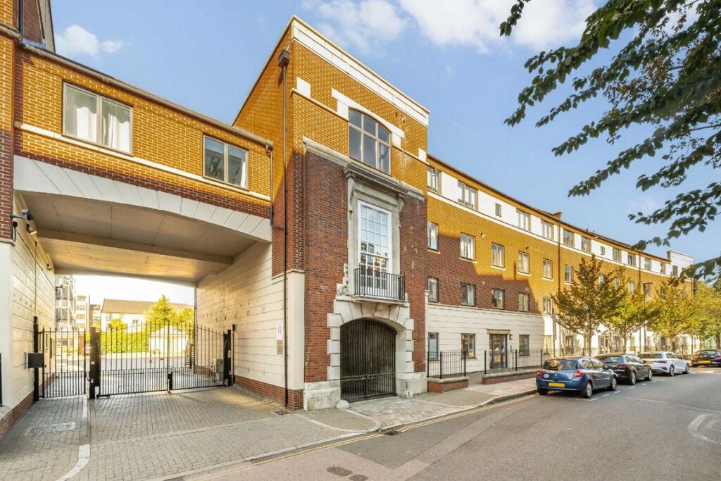 2 bed 1st Floor Flat for rent in Stoke Newington. From Christopher Charles