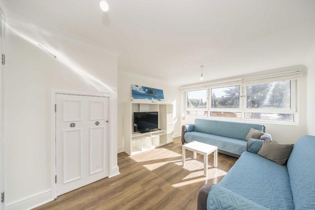 2 bed Annexe for rent in London. From Christopher Charles