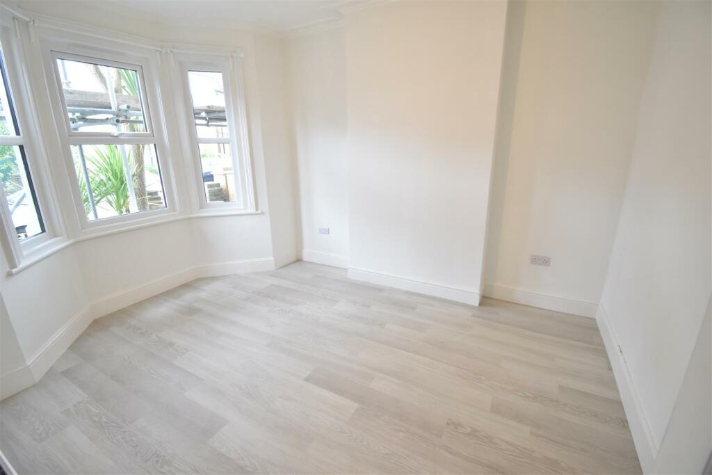 3 bed Detached House for rent in Kingston upon Thames. From Matthew James