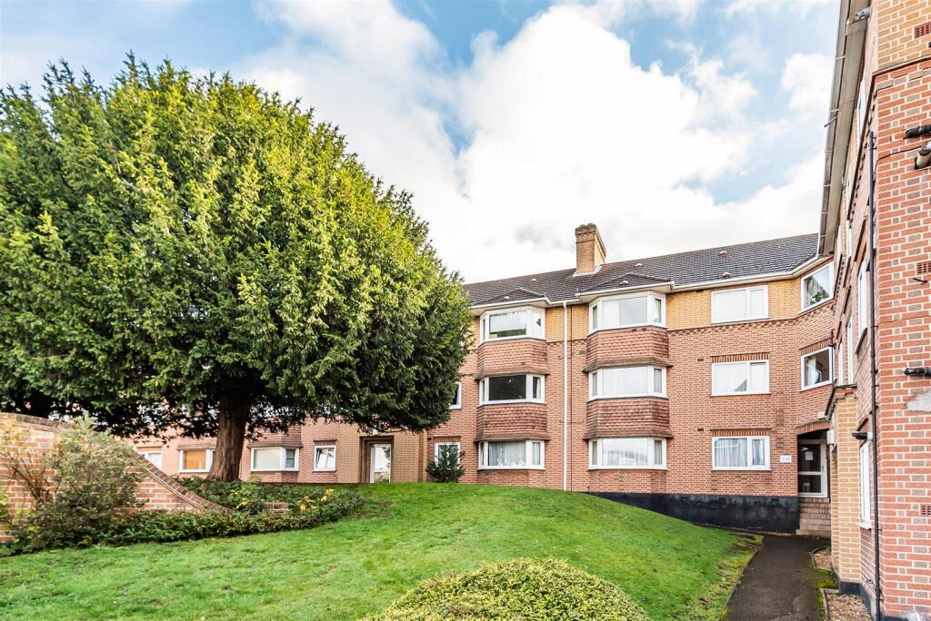 2 bed House (unspecified) for rent in Surbiton. From Matthew James 2 bed House (unspecified) for rent in Surbiton. From Matthew James