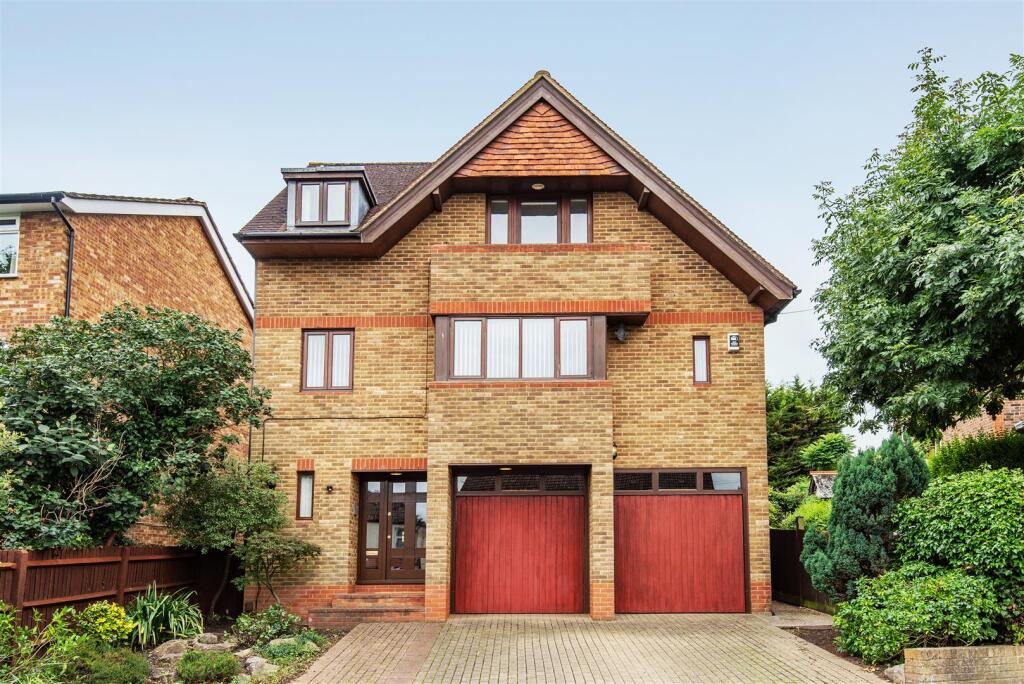 4 bed Detached for rent in Surbiton. From Matthew James
