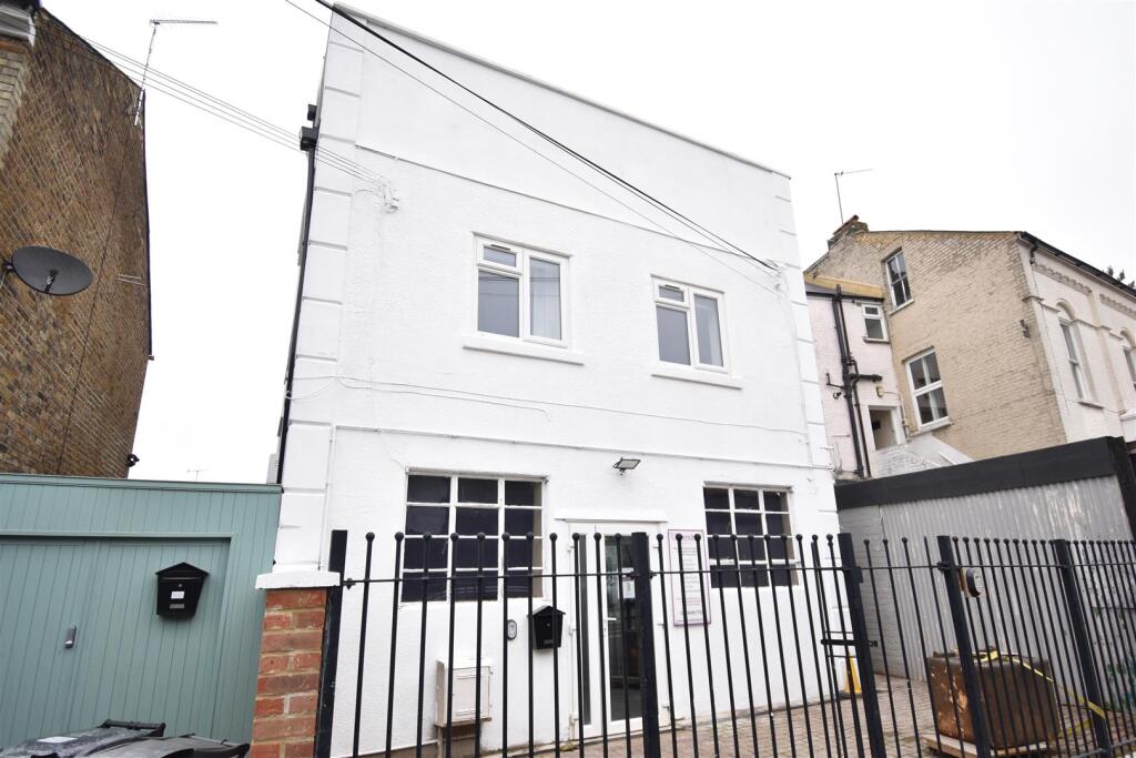 1 bed 1st Floor Flat for rent in Kingston upon Thames. From Matthew James