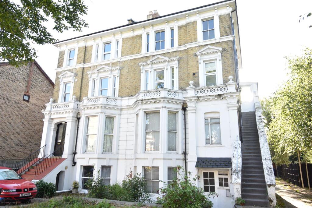 1 bed 1st Floor Flat for rent in Surbiton. From Matthew James