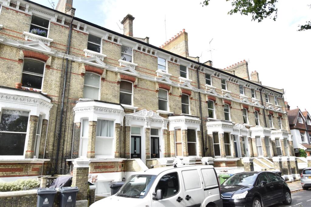 2 bed 1st Floor Flat for rent in Surbiton. From Matthew James