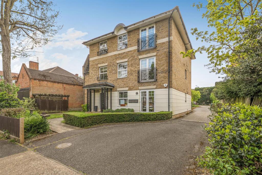 1 bed 1st Floor Flat for rent in Long Ditton. From Matthew James