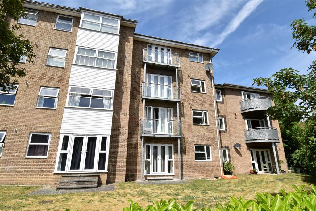 1 bed Apartment for rent in Long Ditton. From Matthew James