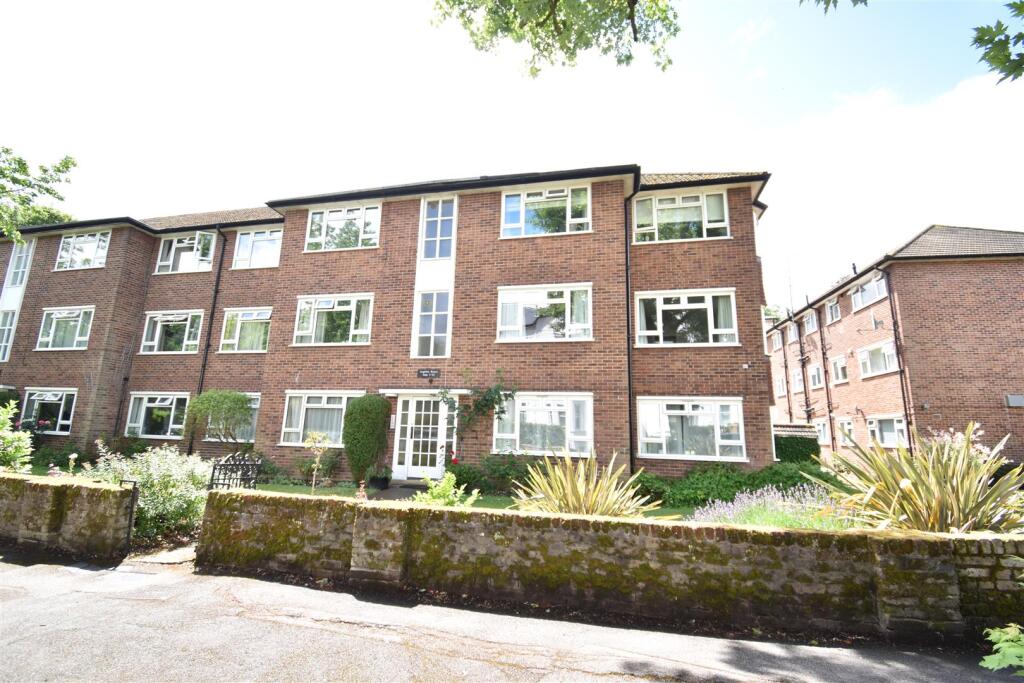2 bed 1st Floor Flat for rent in Surbiton. From Matthew James 2 bed 1st Floor Flat for rent in Surbiton. From Matthew James