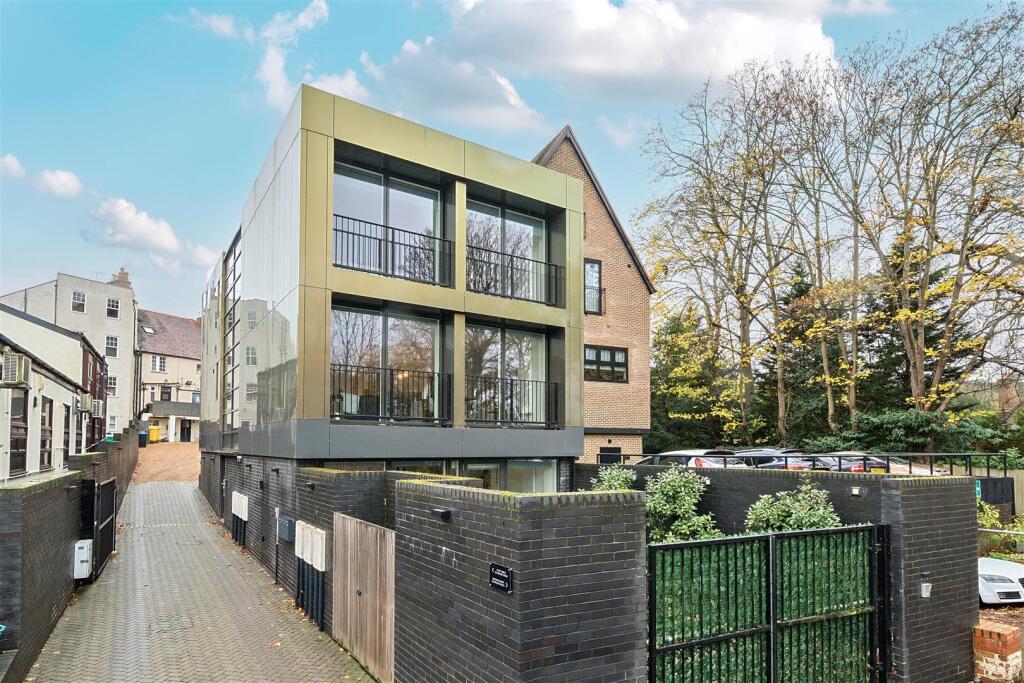 2 bed Apartment for rent in Esher. From Matthew James