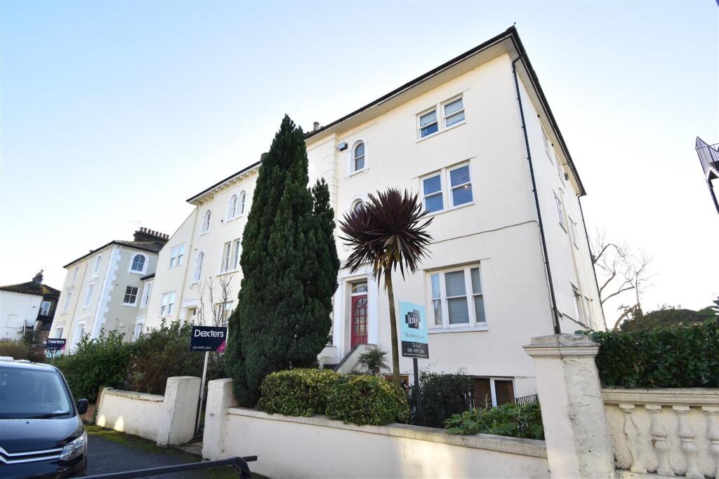 2 bed 1st Floor Flat for rent in Surbiton. From Matthew James