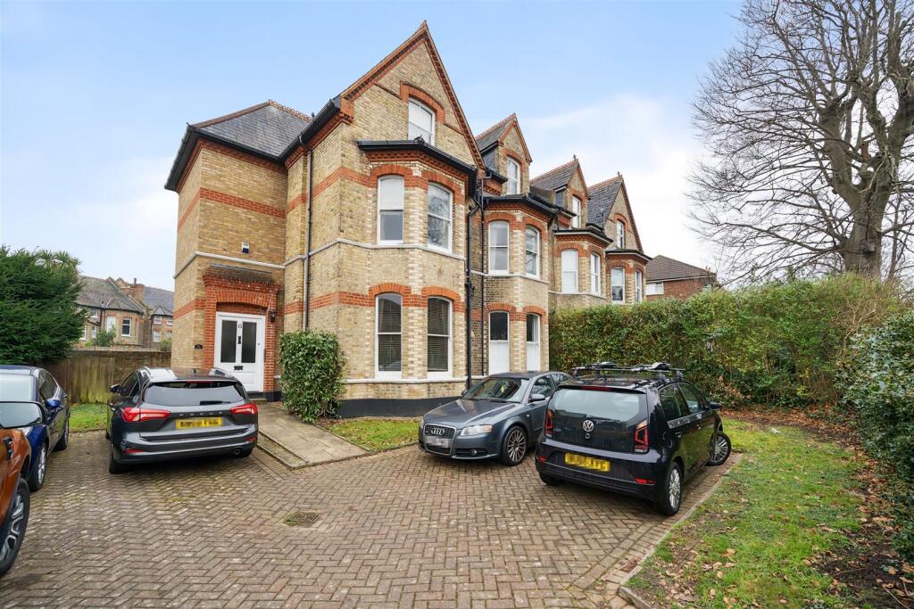 1 bed 1st Floor Flat for rent in Surbiton. From Matthew James
