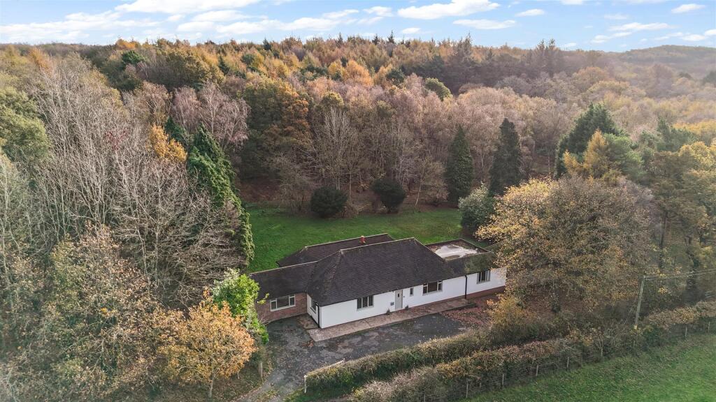 4 bed Detached for rent in Lichfield. From Aston Knowles - Sutton Coldfield 4 bed Detached for rent in Lichfield. From Aston Knowles - Sutton Coldfield