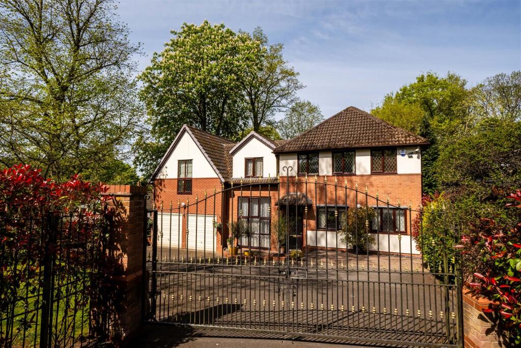 5 bed Detached for rent in Sutton Coldfield. From Aston Knowles - Sutton Coldfield