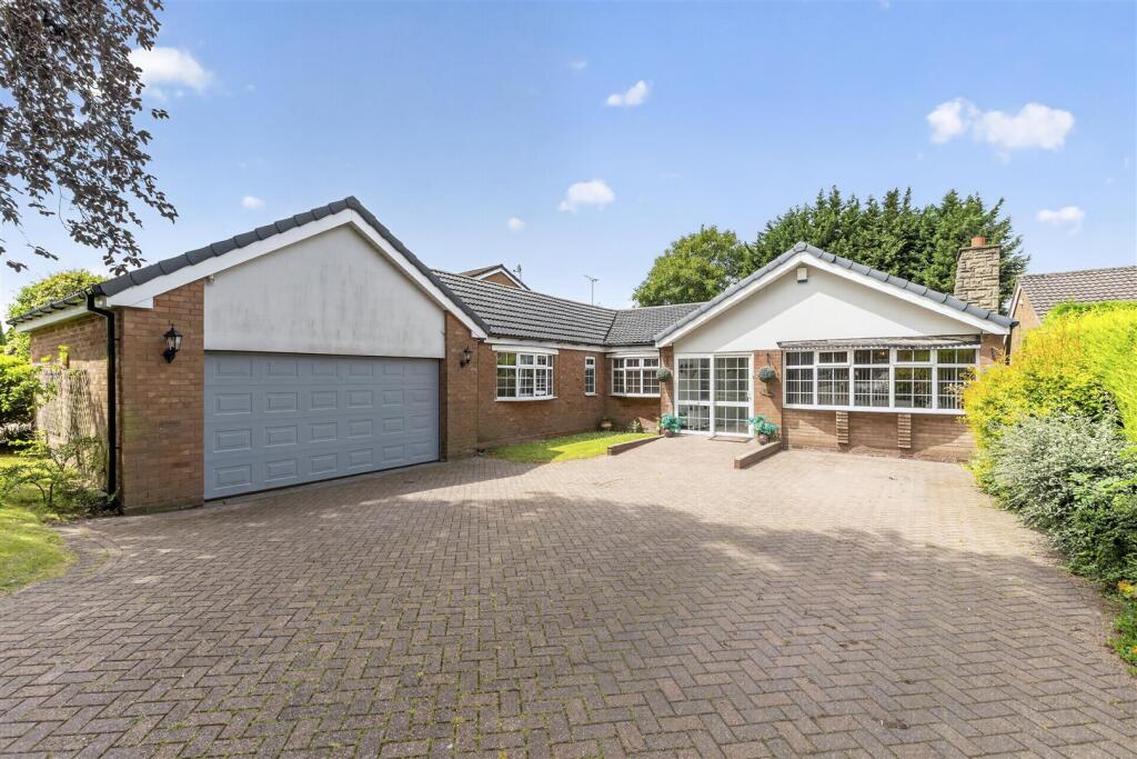 5 bed Detached for rent in Little Aston. From Aston Knowles - Sutton Coldfield 5 bed Detached for rent in Little Aston. From Aston Knowles - Sutton Coldfield