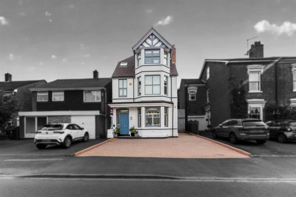 5 bed Detached for rent in Royal Sutton Coldfield. From Aston Knowles - Sutton Coldfield