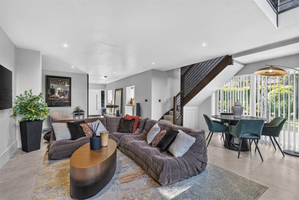 4 bed Duplex for rent in Sutton Coldfield. From Aston Knowles - Sutton Coldfield