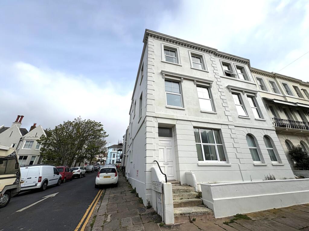 3 bed 1st Floor Flat for rent in Hastings. From Wyatt Hughes