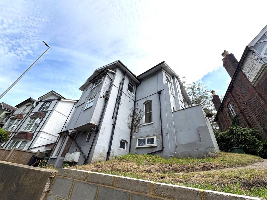 2 bed 1st Floor Flat for rent in Hastings. From Wyatt Hughes
