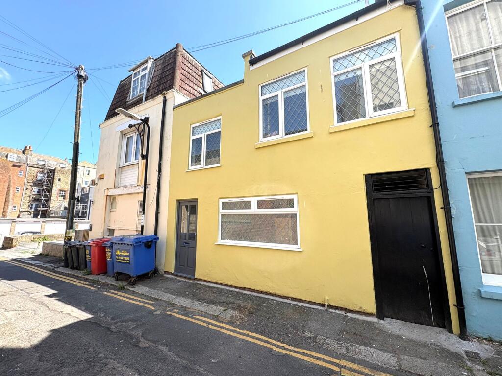 2 bed Mid Terraced House for rent in Hastings. From Wyatt Hughes 2 bed Mid Terraced House for rent in Hastings. From Wyatt Hughes