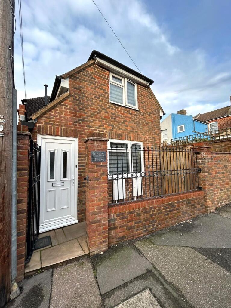 1 bed Detached for rent in Lunsford's Cross. From Wyatt Hughes 1 bed Detached for rent in Lunsford's Cross. From Wyatt Hughes
