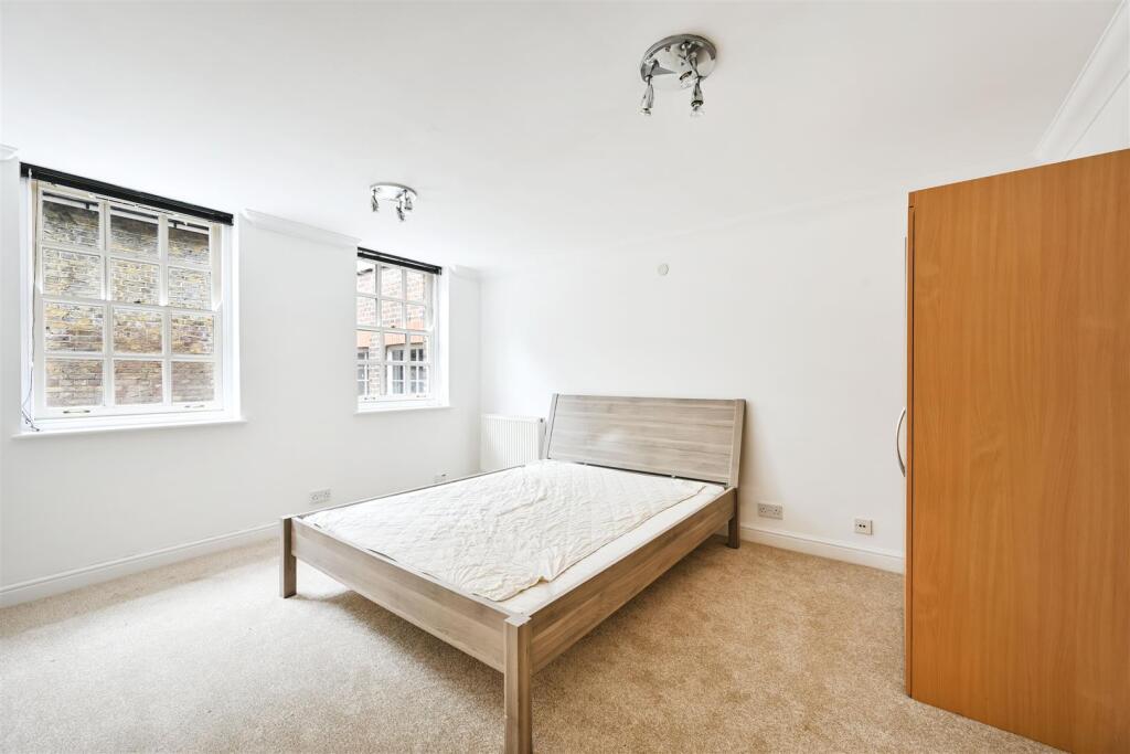 4 bed Studio for rent in London. From Scott City Residential - London
