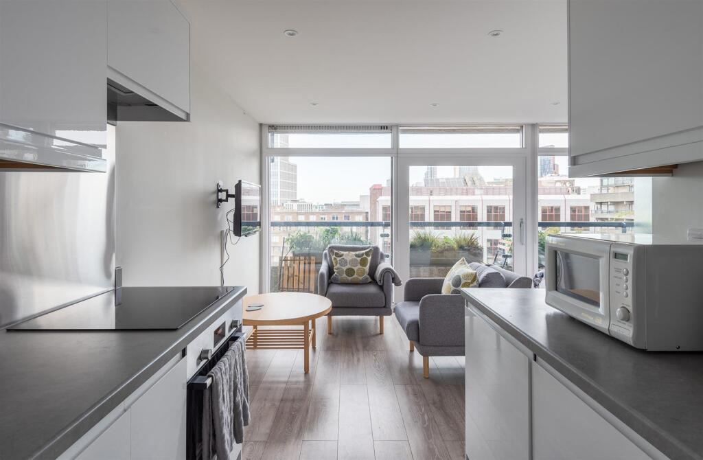 4 bed Studio for rent in London. From Scott City Residential - London