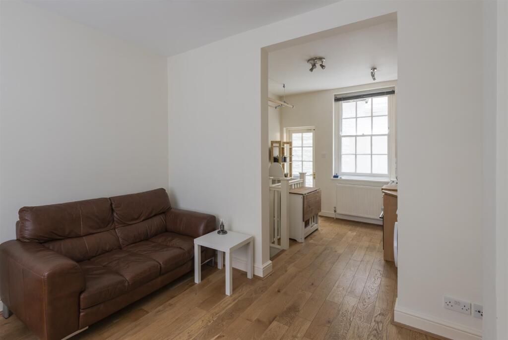 1 bed 1st Floor Flat for rent in London. From Scott City Residential - London 1 bed 1st Floor Flat for rent in London. From Scott City Residential - London