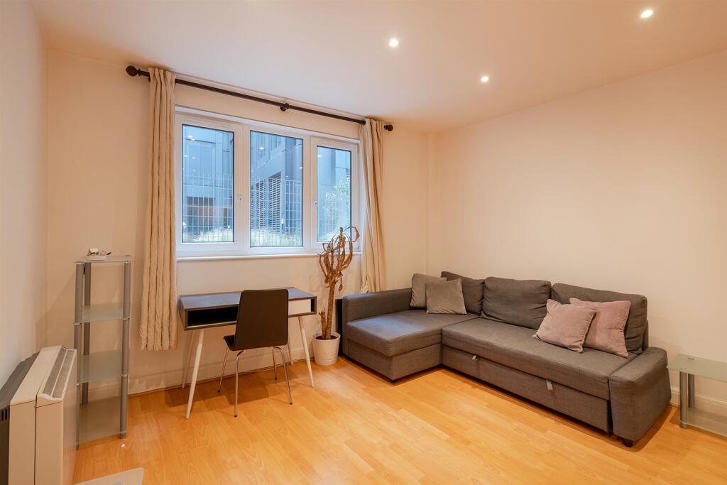 1 bed 1st Floor Flat for rent in London. From Scott City Residential - London