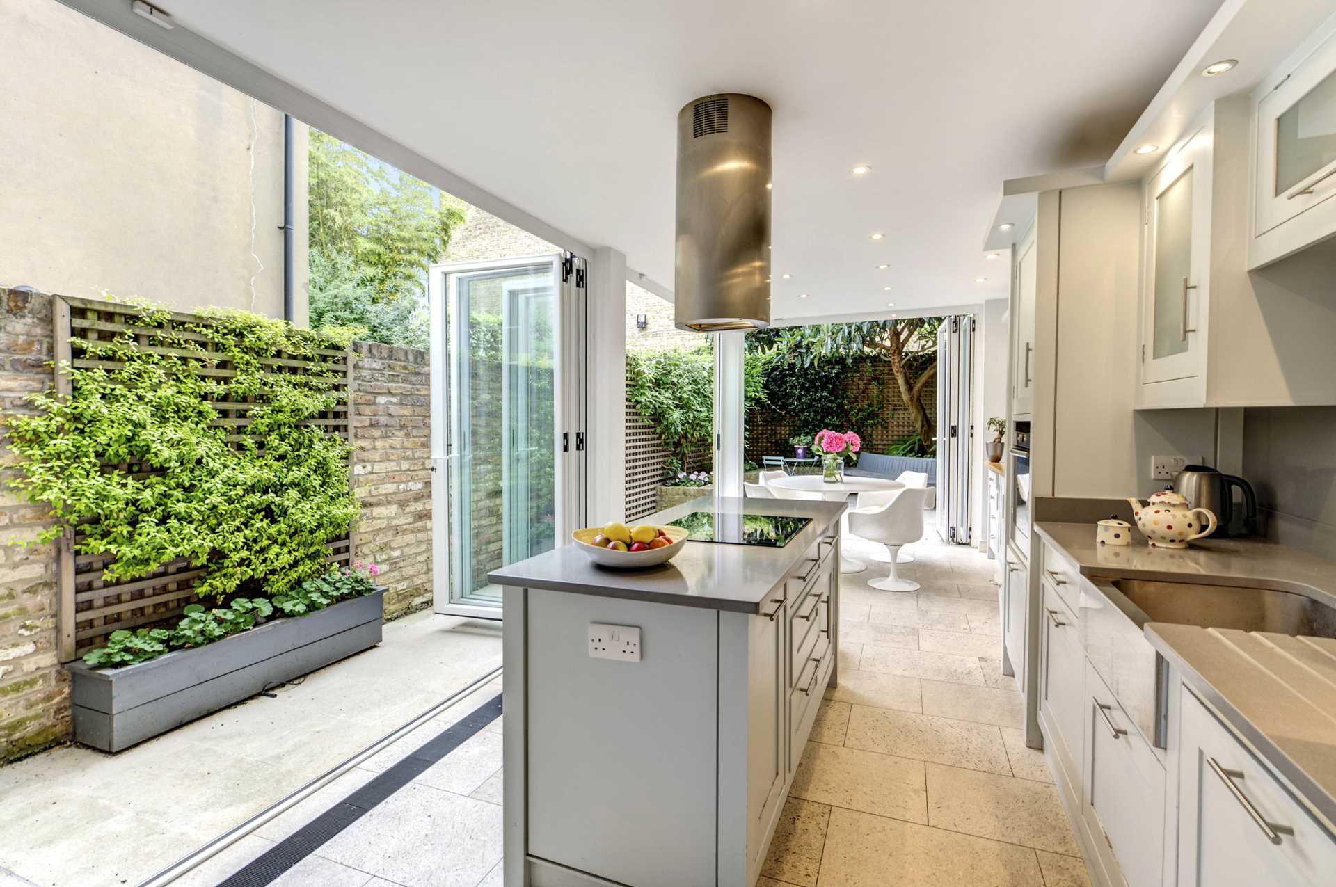 4 bed House (unspecified) for rent in London. From John Wilcox & Co. - Holland Park
