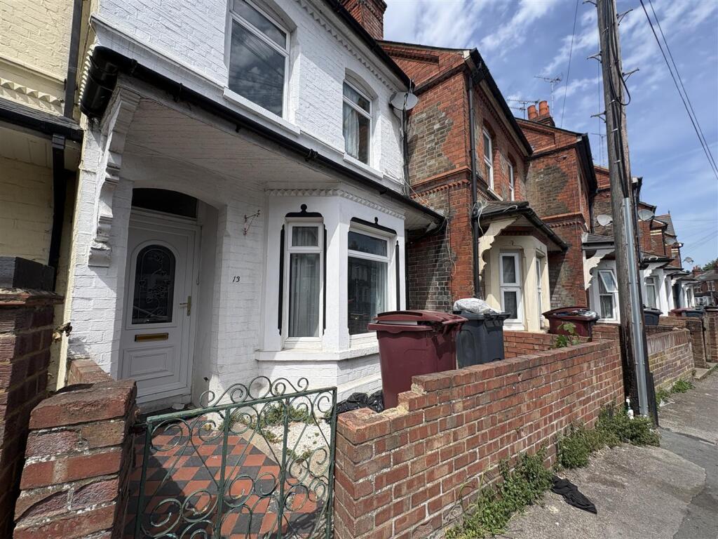 3 bed Mid Terraced House for rent in Burghfield. From Vanderpump - Tilehurst